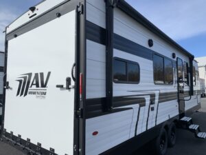 2025 GRAND DESIGN 27MAV MOMENTUM TOY HAULER