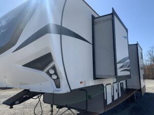 2018 HIGHLAND RIDGE 350H TOY HAULER