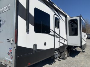 2018 HIGHLAND RIDGE 350H TOY HAULER