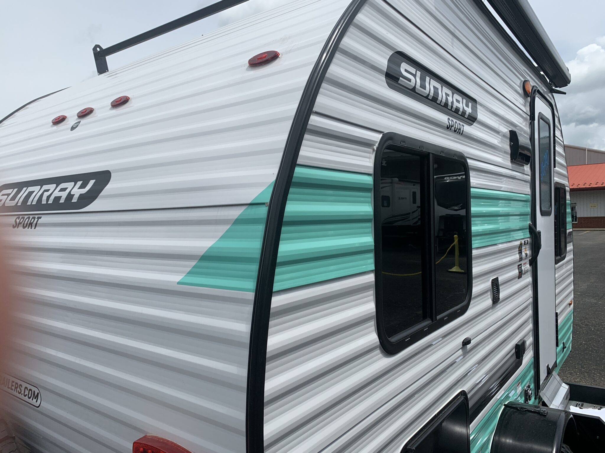 2024 SUNSET PARK RV SUNRAY 149 (TURQUOISE/WHITE) | Roy's RV Supercenter ...