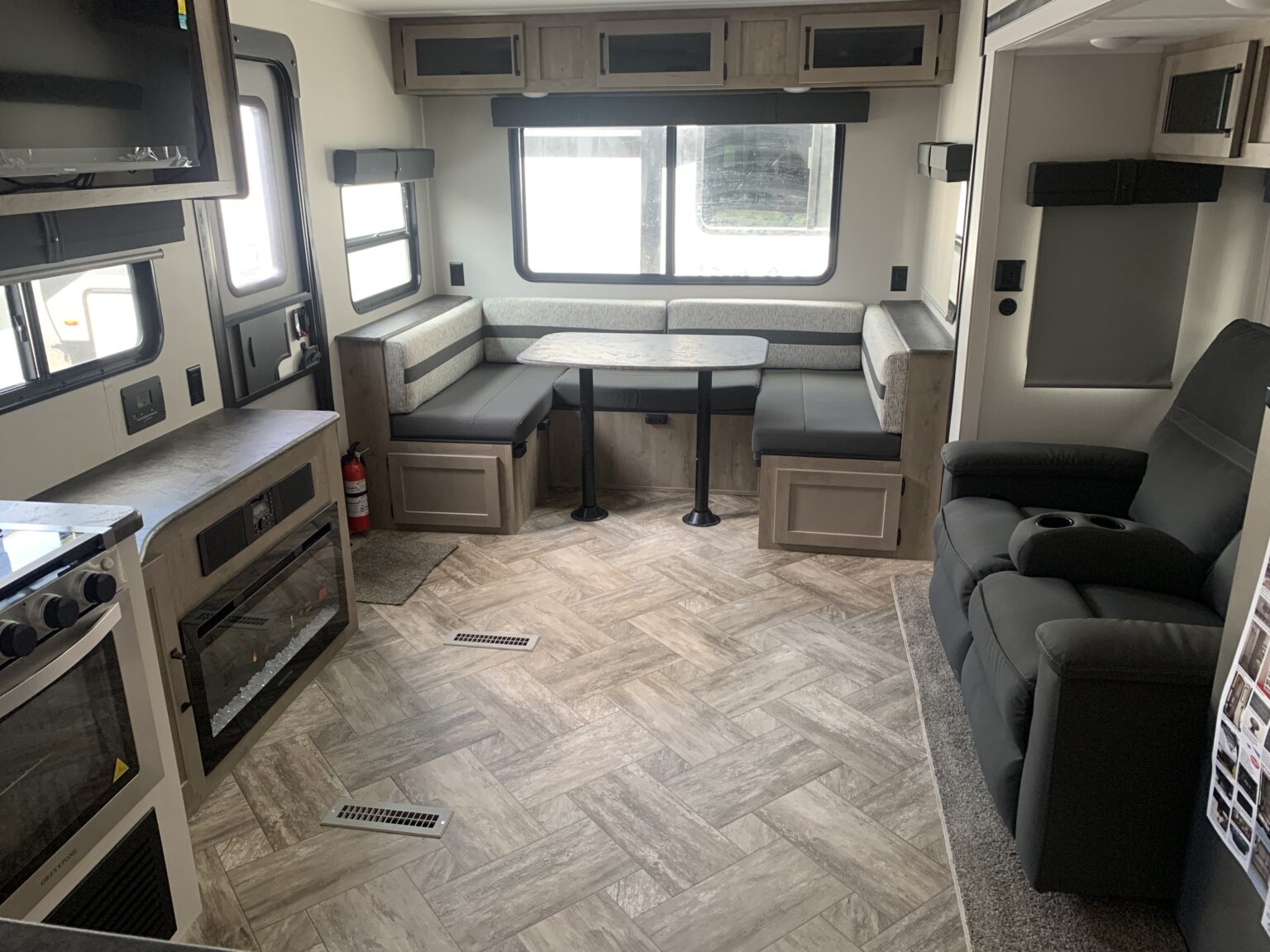 2023 PALOMINO PUMA 26RLS | Roy's RV Supercenter in West Virginia