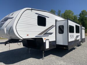 2025 PALOMINO PUMA 295BHSS 5TH WHEEL