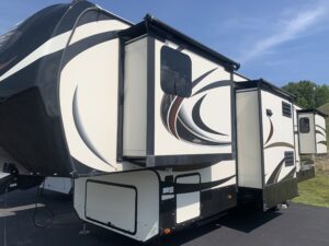 2015 KEYSTONE ALPINE 3620FL 5TH WHEEL