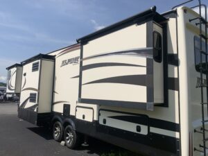 2015 KEYSTONE ALPINE 3620FL 5TH WHEEL