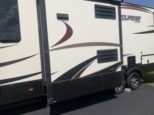 2015 KEYSTONE ALPINE 3620FL 5TH WHEEL