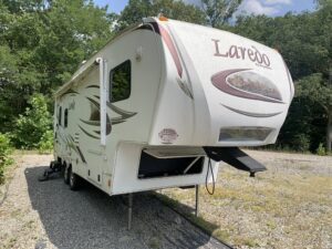 2010 KEYSTONE LAREDO 245RL 5TH WHEEL