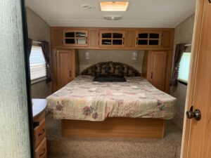 2010 KEYSTONE LAREDO 245RL 5TH WHEEL