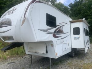 2010 KEYSTONE LAREDO 245RL 5TH WHEEL