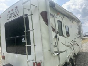 2010 KEYSTONE LAREDO 245RL 5TH WHEEL