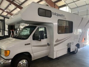 2008 FOUR WINDS MAJESTIC 23A CLASS C MOTORHOME 170K MILES