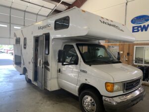 2008 FOUR WINDS MAJESTIC 23A CLASS C MOTORHOME 170K MILES